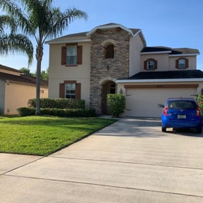 Bush Trimming by Emerald Green Property Management LLC reviewed on August 18, 2025