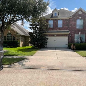 lawn care services by No Mow Worries!!! reviewed on August 17, 2025