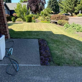 grass cutting by Shokdaworld Landscapes reviewed on April 28, 2024