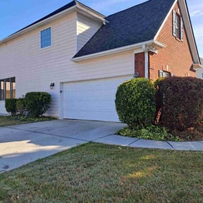 Bush Trimming by E-MACULATE LAWN CARE LLC reviewed on August 21, 2025