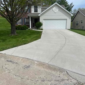 yard care by All Seasons Contracting and Landscaping reviewed on August 20, 2025
