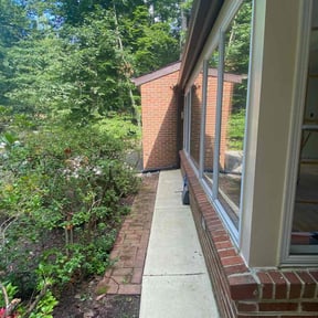 Flower Bed Weeding by JB Lawncare reviewed on August 17, 2025