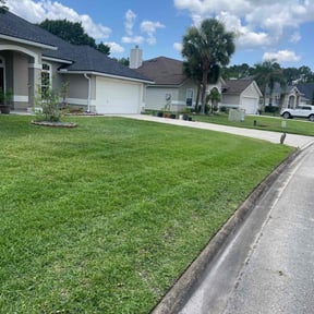 gardening service by Signature Lawn Pros reviewed on August 13, 2025