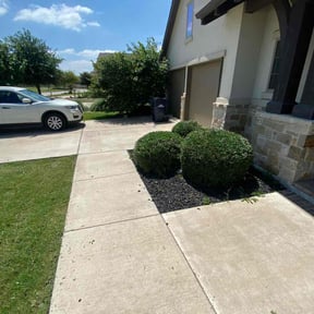 Bush Trimming by SM Lawn Services reviewed on August 20, 2025