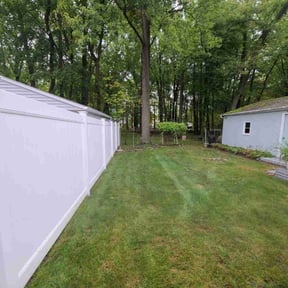 lawn maintenance by Honestly Ionesty reviewed on October 9, 2023