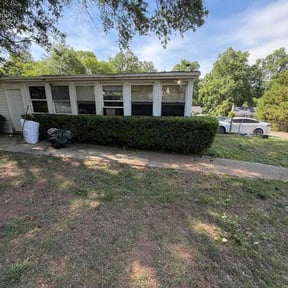Bush Trimming by Affordable Lawn Care reviewed on May 3, 2026