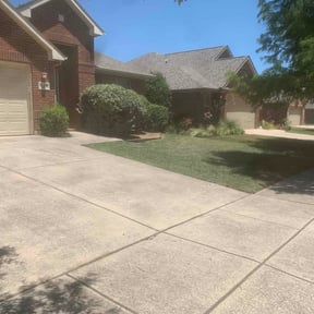 yard maintenance by Lindsay’s lawncare reviewed on August 15, 2025