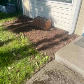 Flower Bed Weeding by Edgewater landscape reviewed on May 27, 2026