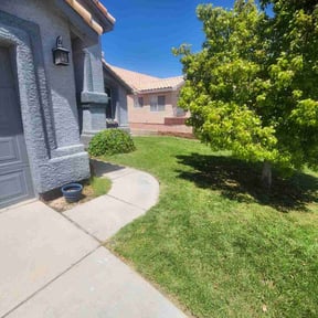 lawn maintenance by Vegas Lawn Guru reviewed on September 26, 2024