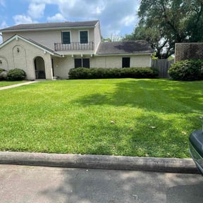 lawn care by Maintenance Unlimited reviewed on August 16, 2025