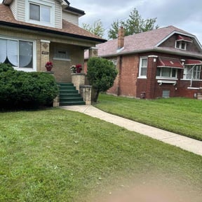 Bush Trimming by Moe Does Lawns reviewed on October 24, 2025