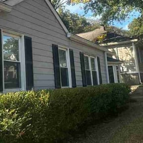 Bush Trimming by ThePinkGuysLLC reviewed on April 16, 2025