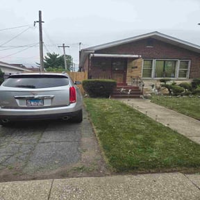 Bush Trimming by Mow &amp; Go reviewed on August 17, 2025