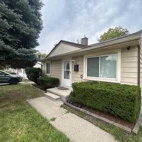 Bush Trimming by Peralta Lawncare Services reviewed on November 20, 2025