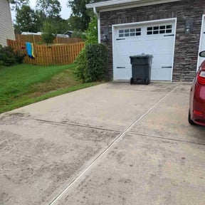 Bush Trimming by Apple&#039;s Lawn Care reviewed on November 10, 2025