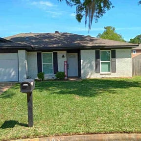 lawn care services by Vameer Transport LLC reviewed on August 15, 2025