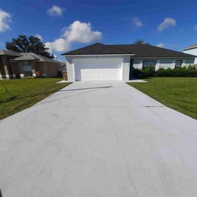 grass maintenance by Juan's Lawn Care reviewed on May 9, 2024