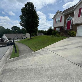 grass cutting by Holloway Property Management Edmond reviewed on March 15, 2024