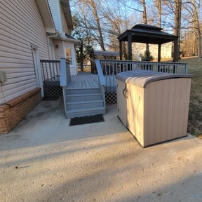 Leaf Removal by Top Lawn Companies, LLC reviewed on September 29, 2025