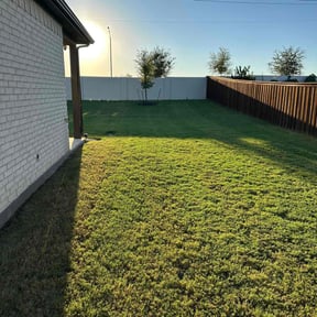 yard maintenance by Weed Whackers reviewed on November 27, 2025