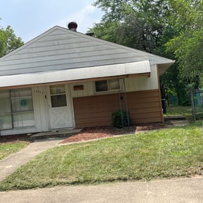 Bush Trimming by Greg's gardens reviewed on August 17, 2025