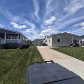 grass maintenance by Adam Wisdom reviewed on April 2, 2022