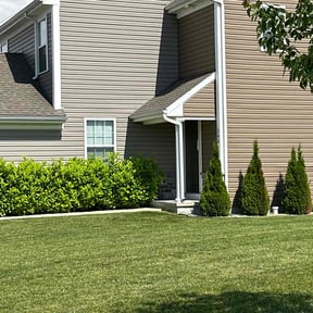 lawn service by J&amp;R LawnCare &amp; Maintenance reviewed on May 3, 2025