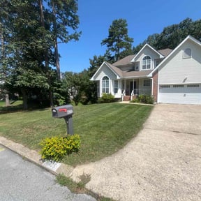 landscaping by BluGrass Groomers Lawn Care reviewed on August 21, 2025