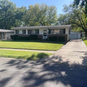 yard care by J's lawn care reviewed on August 20, 2025