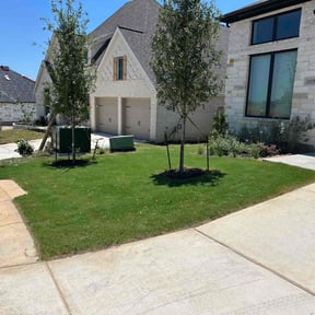lawn care services by Lindsay’s lawncare reviewed on April 10, 2024