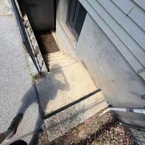 Leaf Removal by Home Care by The Beach LLC reviewed on May 16, 2026