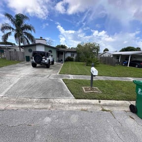 yard service by Ochoa Landscape and Irrigaton LLC reviewed on August 17, 2025