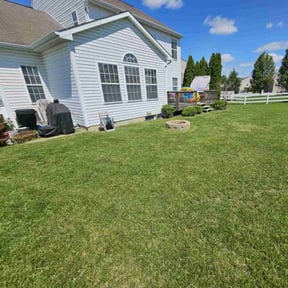 lawn service by Leon's Landscape and Concepts reviewed on August 20, 2025