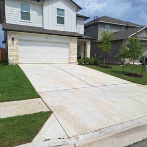 yard work by Trimmed and True reviewed on November 23, 2025