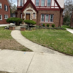 Bush Trimming by New leaf Landscaping reviewed on August 21, 2025