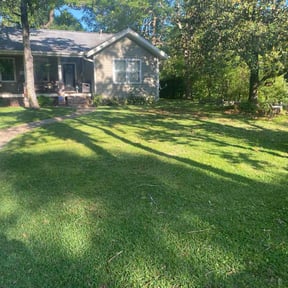 lawn care by Sinceres Lawn & Maintenance reviewed on September 13, 2023