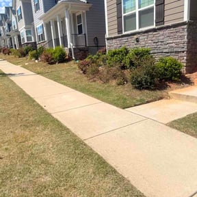 Flower Bed Weeding by Lawn Legend LLC reviewed on April 22, 2026