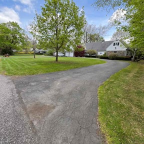 lawn care services by Pauls landscapping reviewed on May 4, 2024