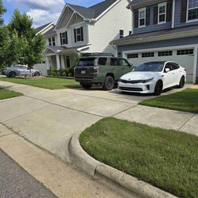 yard service by Yard TLC reviewed on August 16, 2025