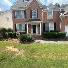 Bush Trimming by Jusus Lawn Care LLC reviewed on November 22, 2025