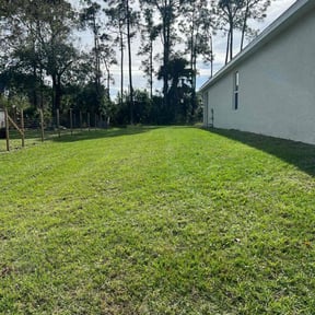 yard care by Weekend Warrior Landscaping reviewed on August 19, 2025