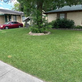 gardening service by Perry’s Landscaping LLC reviewed on August 17, 2025