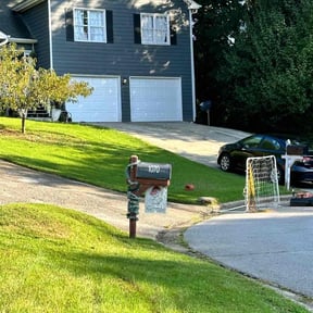 yard service by Hedge Hoggard Landscaping reviewed on August 19, 2025
