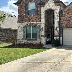 grass cutting by YARD TRANSFORMERS reviewed on August 15, 2025