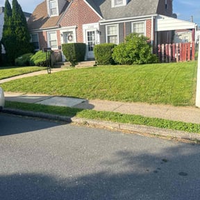 yard maintenance by Premium Lawn Care & Snow reviewed on August 17, 2025