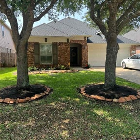 yard care by Rodríguez Garden and Stone reviewed on November 23, 2025