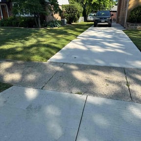 landscaping services by Flores Lawn Care Co. reviewed on August 21, 2025