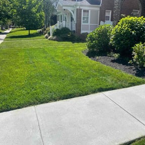 yard maintenance by All Season's reviewed on August 19, 2025
