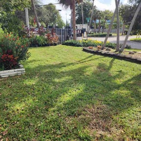 yard work by Juniors mow n go reviewed on August 18, 2025