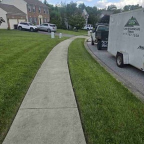 residential landscaping by Keith Dalke reviewed on August 17, 2025